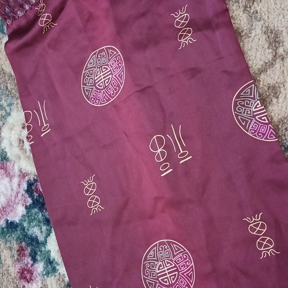 Silk scarf unisex fringe tribal 45 x 11 rectangular shape burgundy maroon pink - Picture 7 of 7